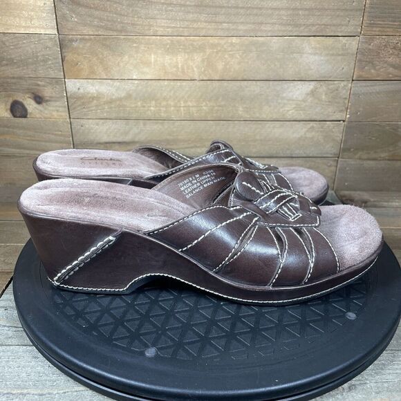 Clarks Artisan Womens Size 8.5 Brown Strappy Open Toe Slip on Wedge Sandals - Picture 1 of 10